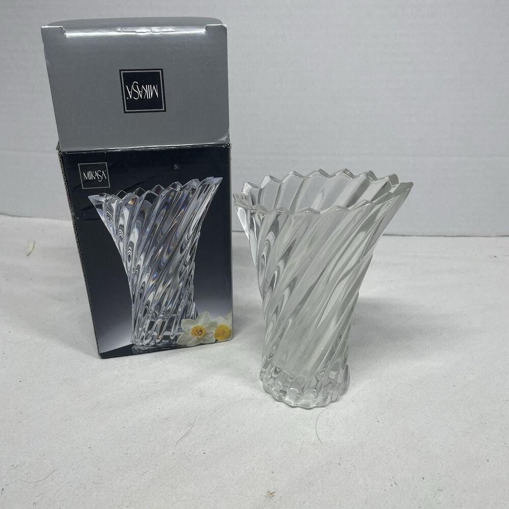 Vintage Mikasa Diamond Fire Lead Crystal Curved Fluted Ribbed Vision Bud Vase 5"
